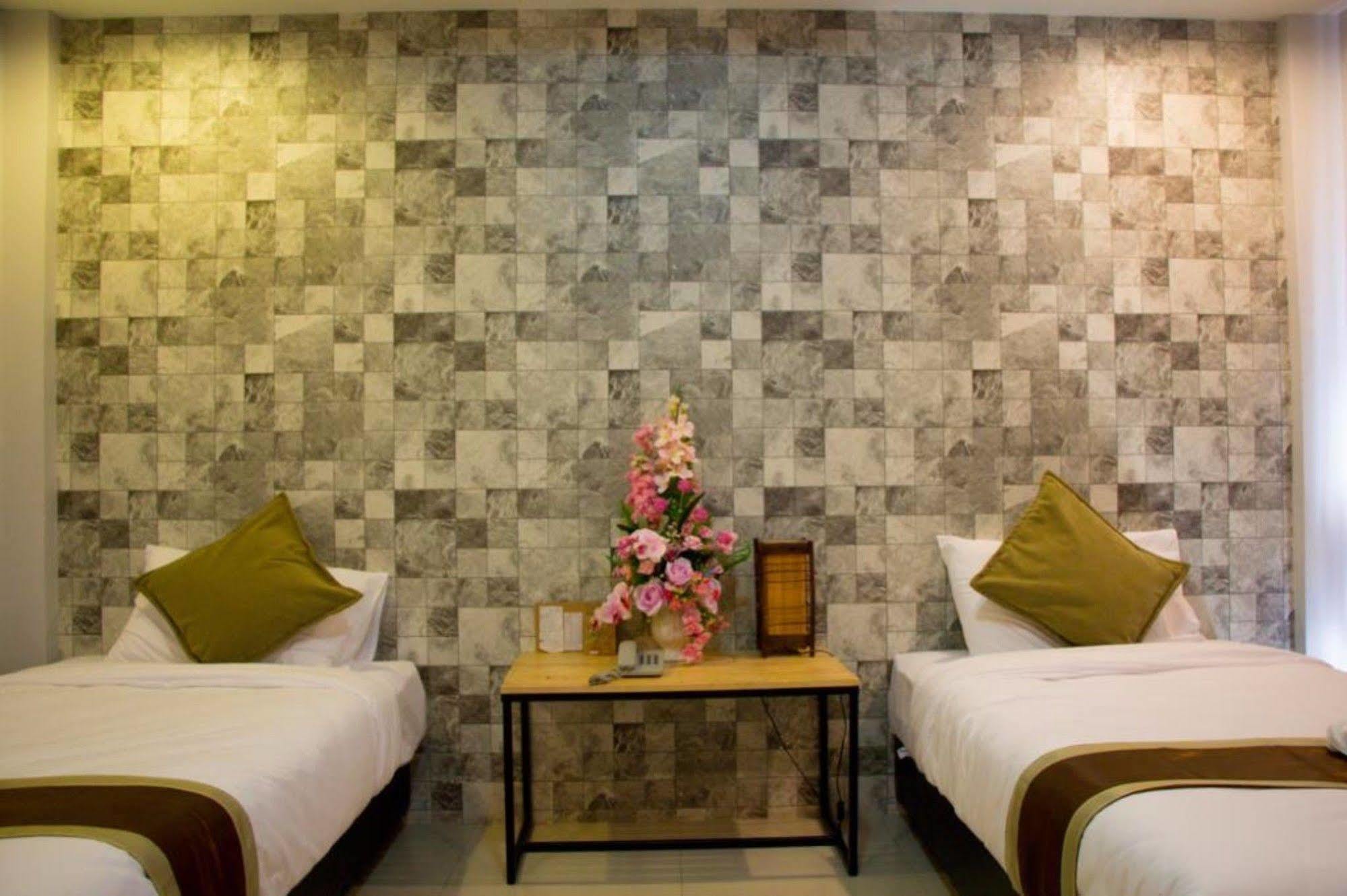 Hotel Royal Nine Kanchanaburi Exterior foto